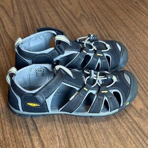 Keen Size 4 Black Gray Yellow Newport H2 Sandals